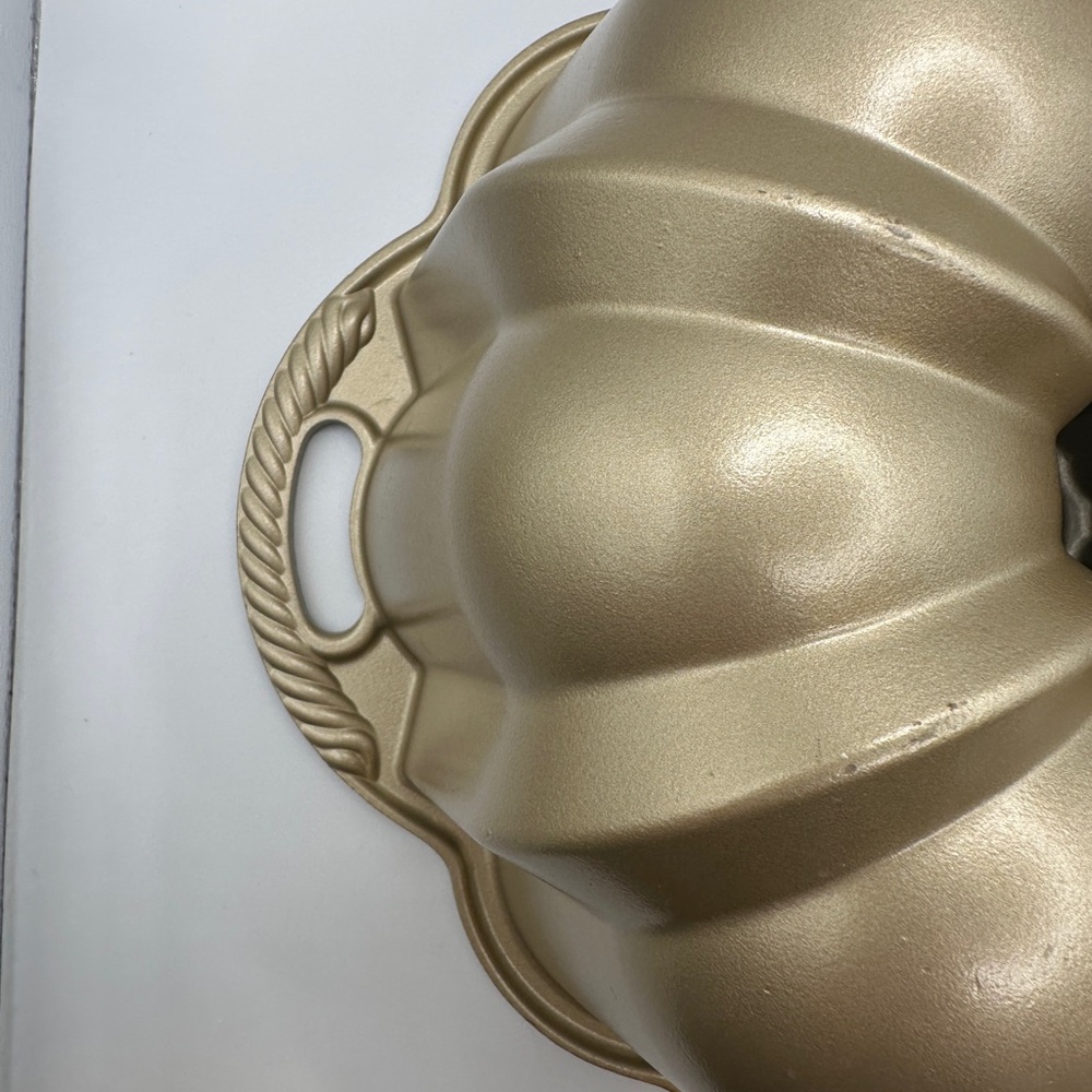 Nordic Ware Anniversary Bundt Pan - Picture 3 of 7